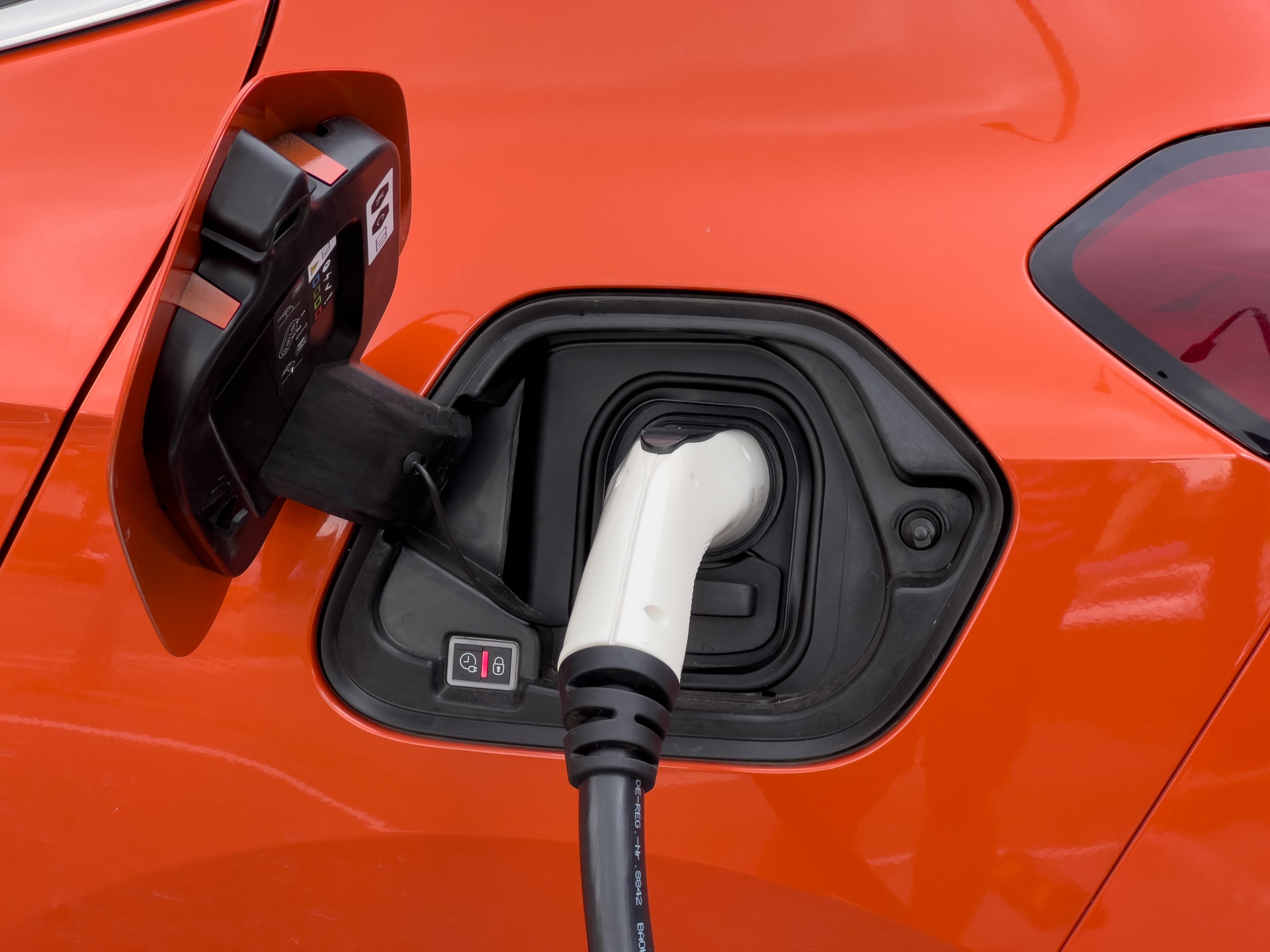 electric-car-charging-1653124801g4r